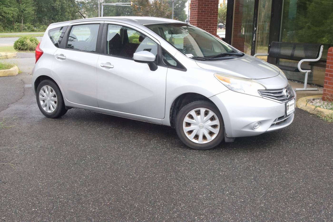 2015 Nissan Versa 1.6 SV — Hatchback — 92,965 mi — Fredericksburg, VA