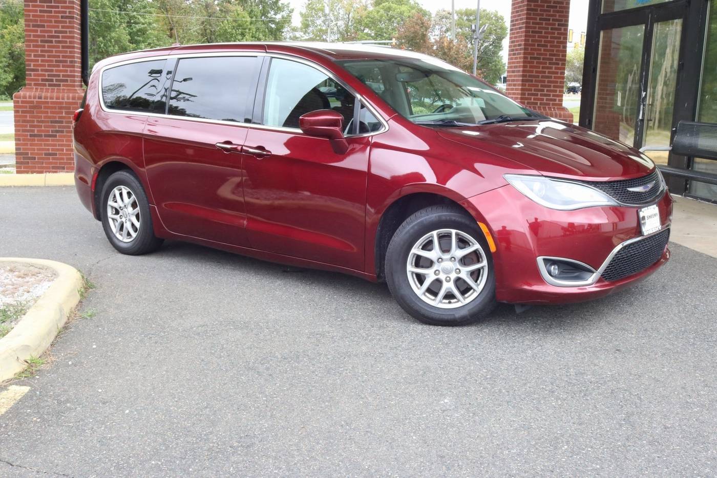 2020 Chrysler Pacifica Touring — Minivan — 132,908 mi — Fredericksburg, VA