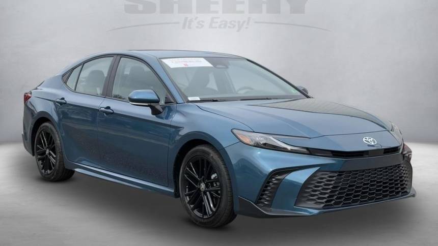 2025 Toyota Camry SE — Sedan — 13,470 mi — Fredericksburg, VA