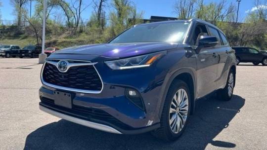 2021 Toyota Highlander Hybrid Platinum