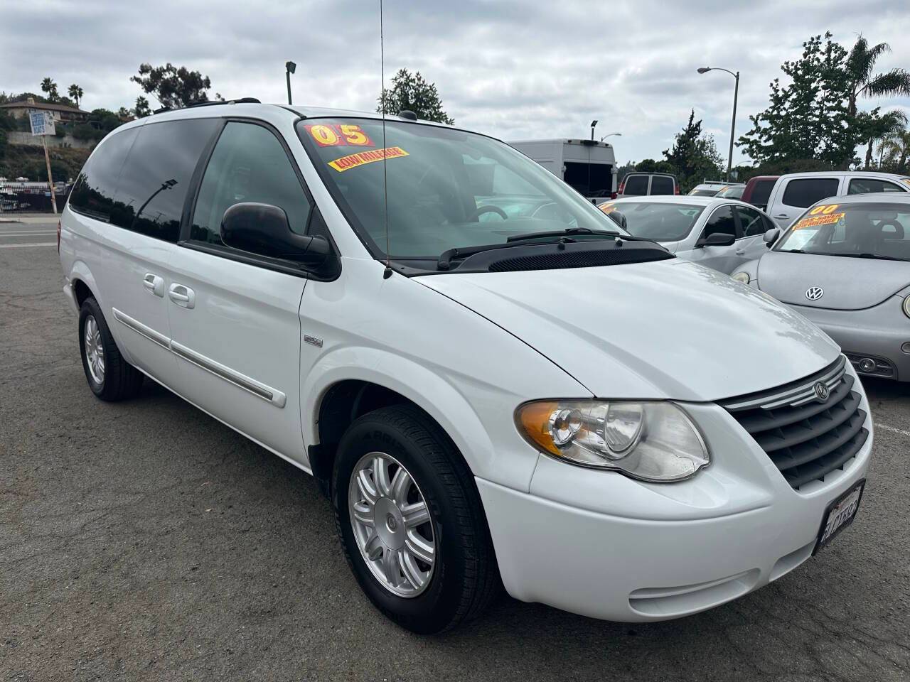 2005 Chrysler Town & Country Touring — Minivan — 58,964 mi — Vista, CA