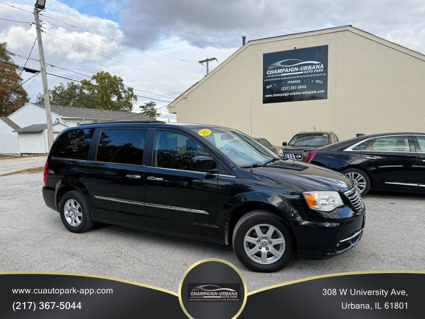 2011 Chrysler Town & Country Touring — Minivan — 142,997 mi — Urbana, IL
