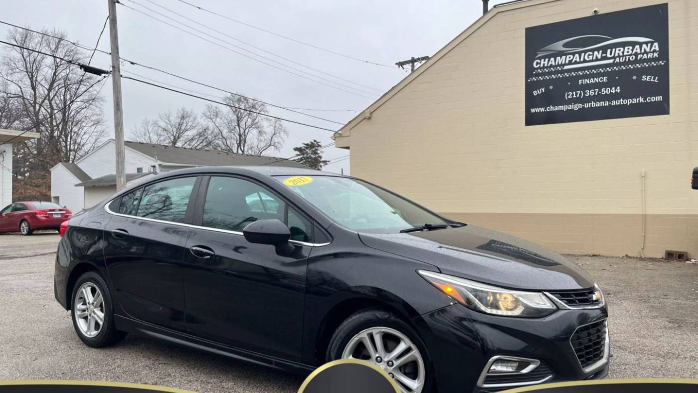 2017 Chevrolet Cruze LT — Sedan — 79,865 mi — Urbana, IL