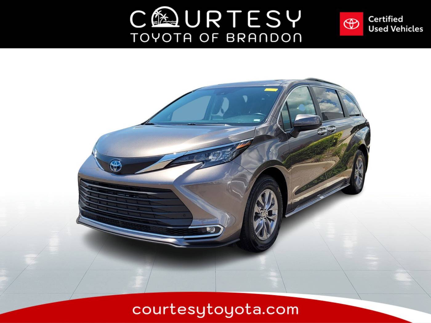 2022 Toyota Sienna XLE — Minivan — 46,132 mi — Tampa, FL