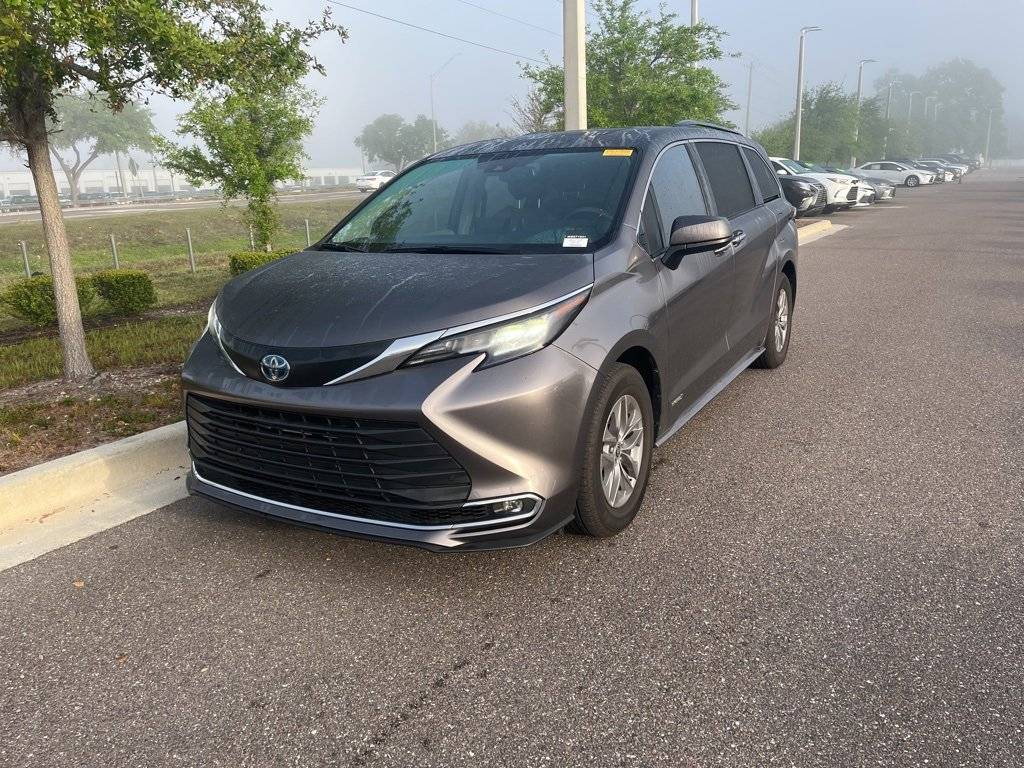 2021 Toyota Sienna XLE — Minivan — 50,382 mi — Tampa, FL