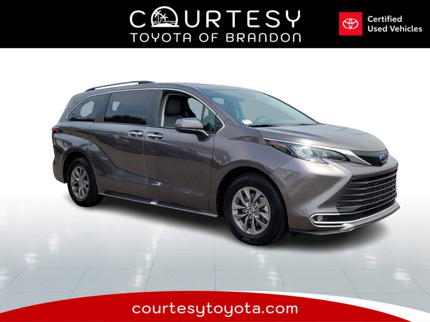 2024 Toyota Sienna XLE — Minivan — 44,000 mi — Tampa, FL