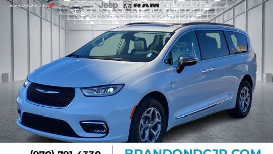 2023 Chrysler Pacifica Limited — Minivan — 17,166 mi — Loveland, CO