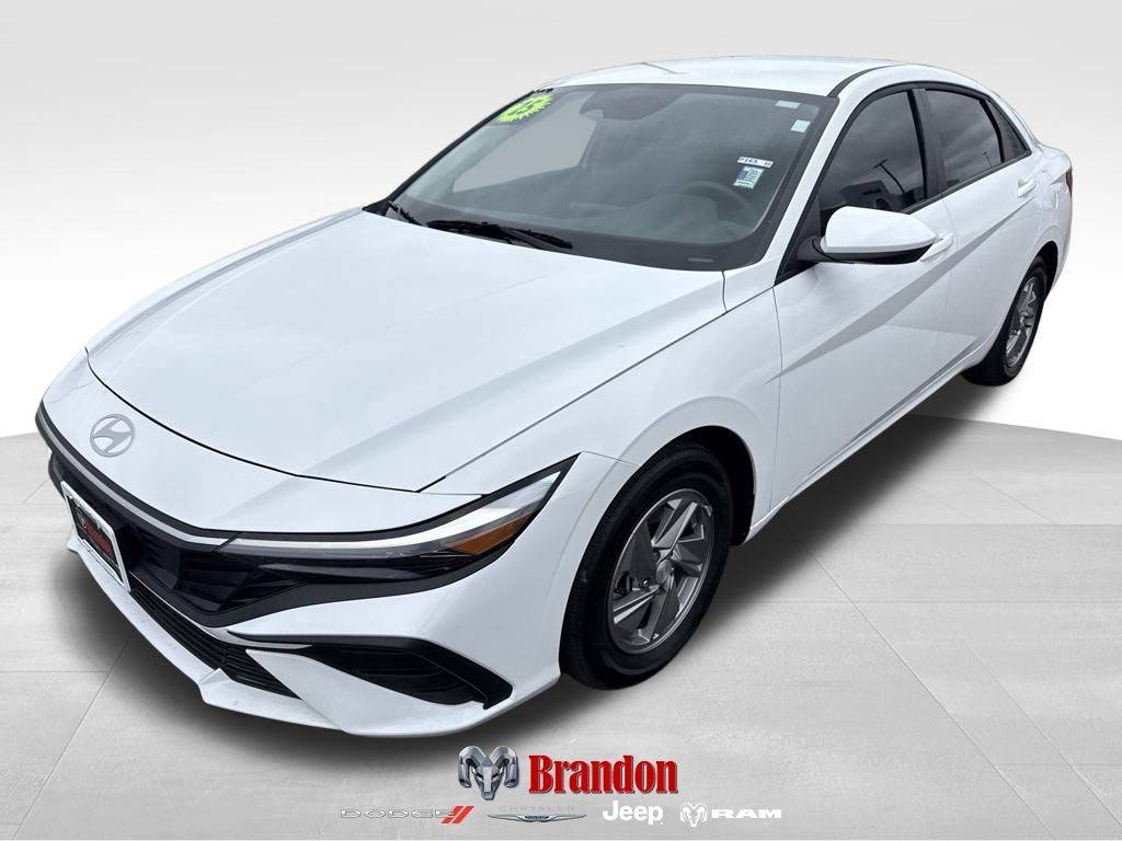 2025 Hyundai Elantra SE — Sedan — 11,856 mi — Loveland, CO