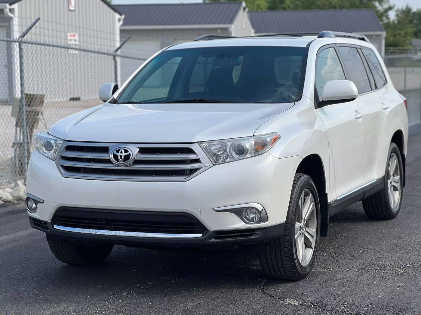2013 Toyota Highlander SE V6 — SUV — 127,138 mi — Mooresville, IN
