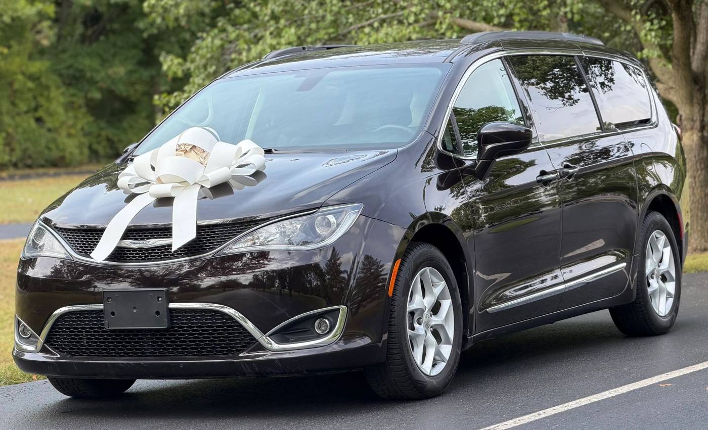 2017 Chrysler Pacifica Touring L — Minivan — 74,324 mi — Mooresville, IN