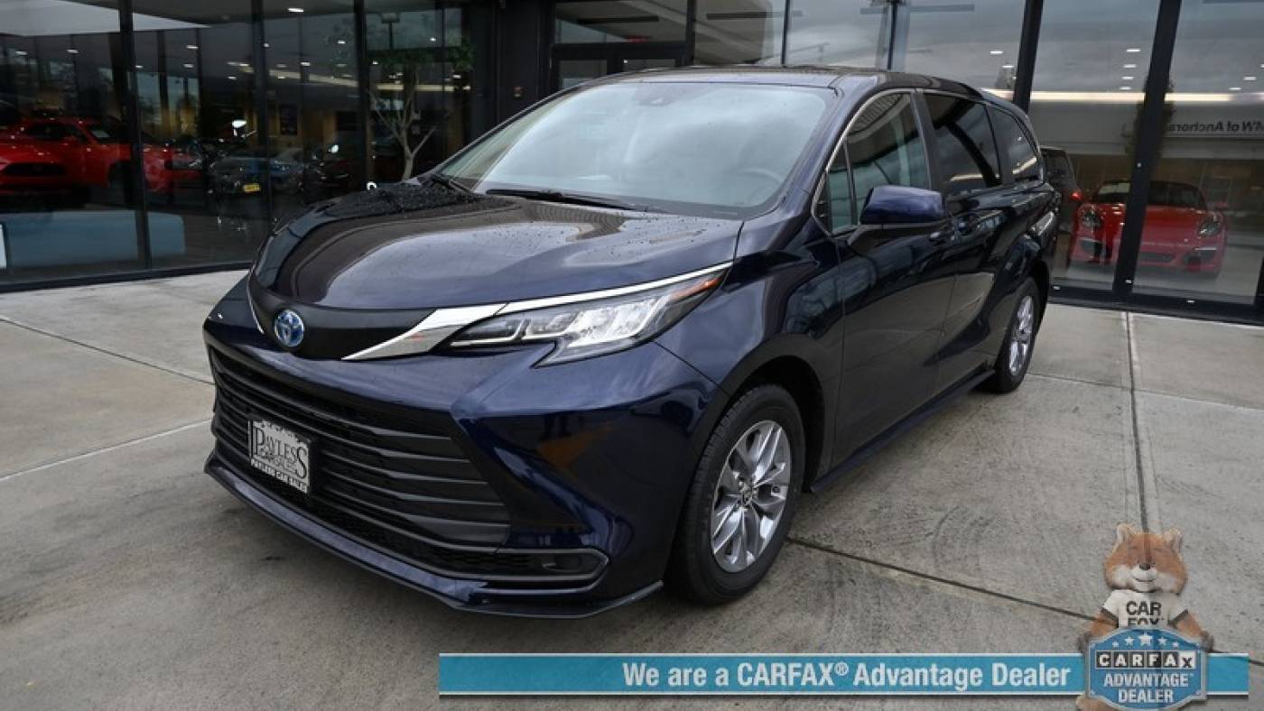 2022 Toyota Sienna LE — Minivan — 37,169 mi — Wasilla, AK
