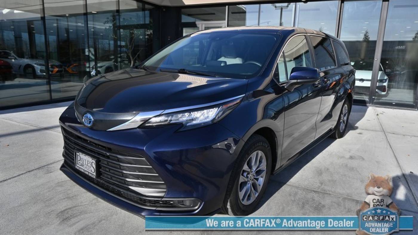 2022 Toyota Sienna LE — Minivan — 36,490 mi — Wasilla, AK