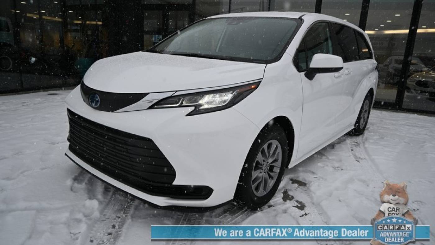 2022 Toyota Sienna LE — Minivan — 33,006 mi — Wasilla, AK