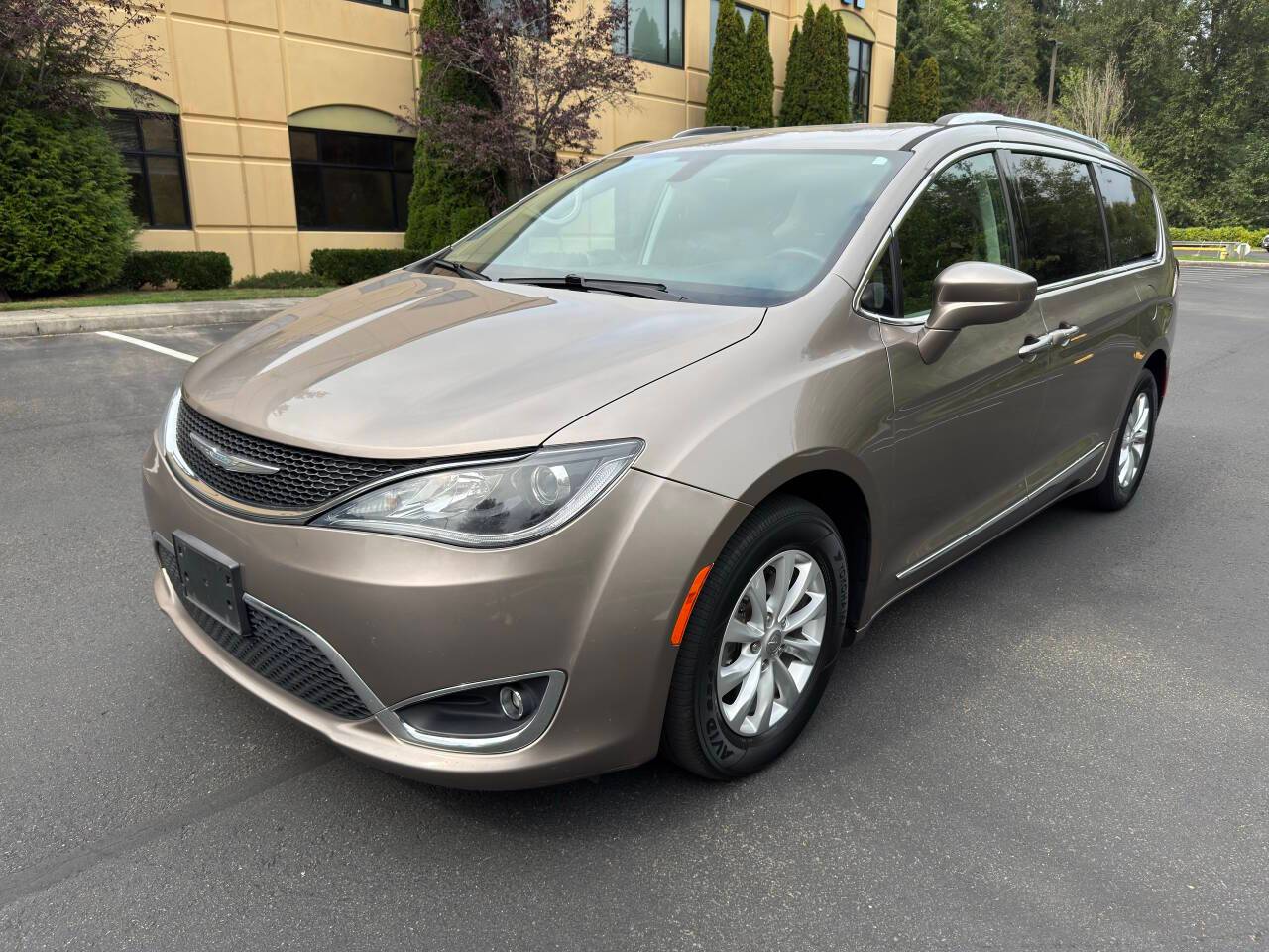 2018 Chrysler Pacifica Touring L — Minivan — 93,171 mi — Kirkland, WA