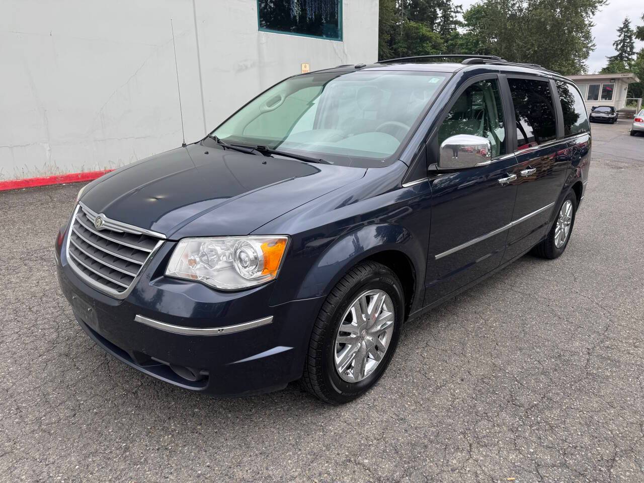 2008 Chrysler Town & Country Limited — Minivan — 208,469 mi — Kirkland, WA
