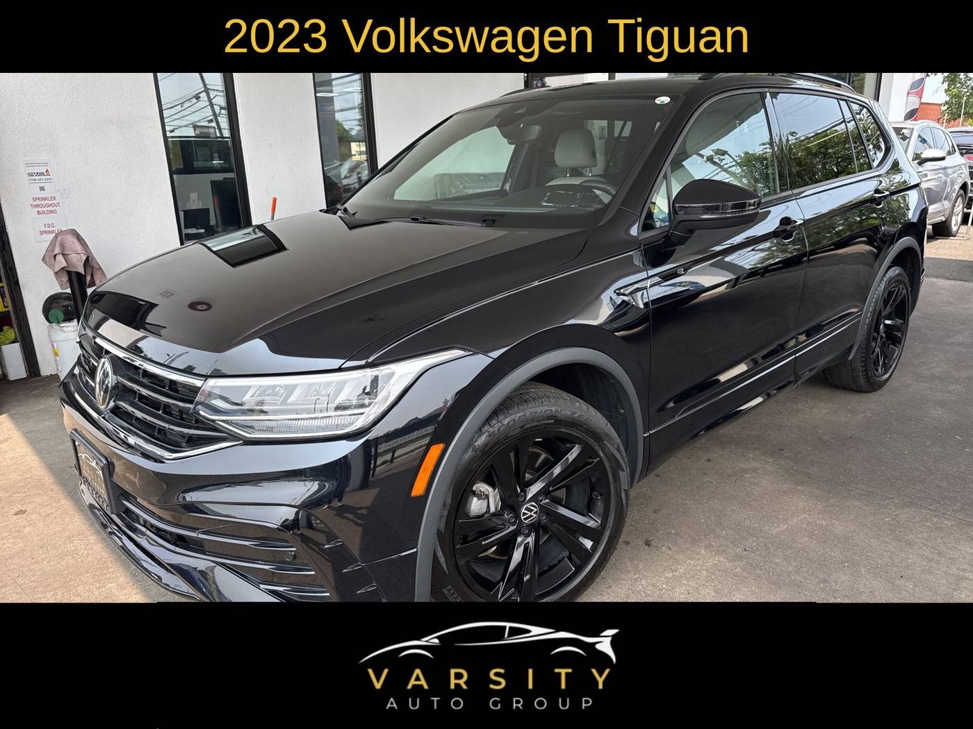 2023 Volkswagen Tiguan SE R-Line Black — SUV — 18,526 mi — Westbury, NY