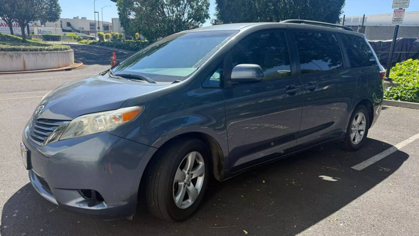 2016 Toyota Sienna LE — Minivan — 107,829 mi — Honolulu, HI