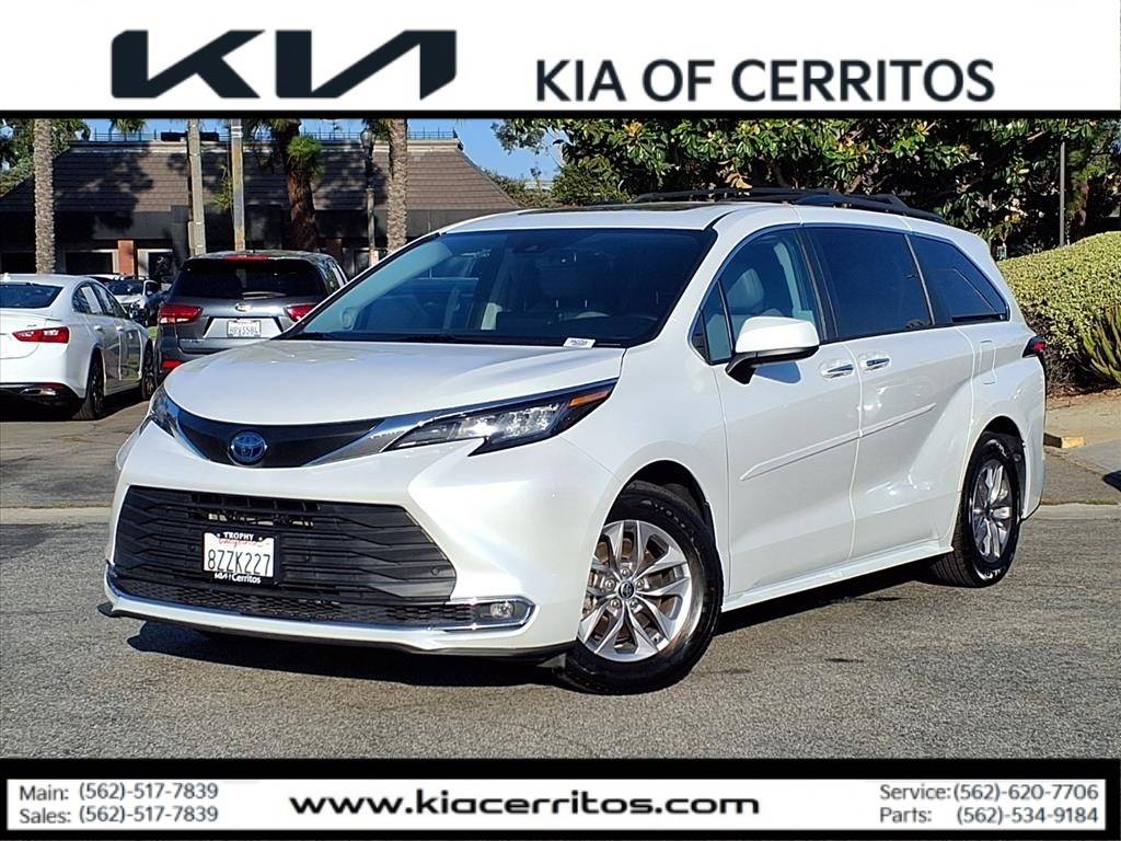 2022 Toyota Sienna XLE — Minivan — 67,964 mi — Cerritos, CA