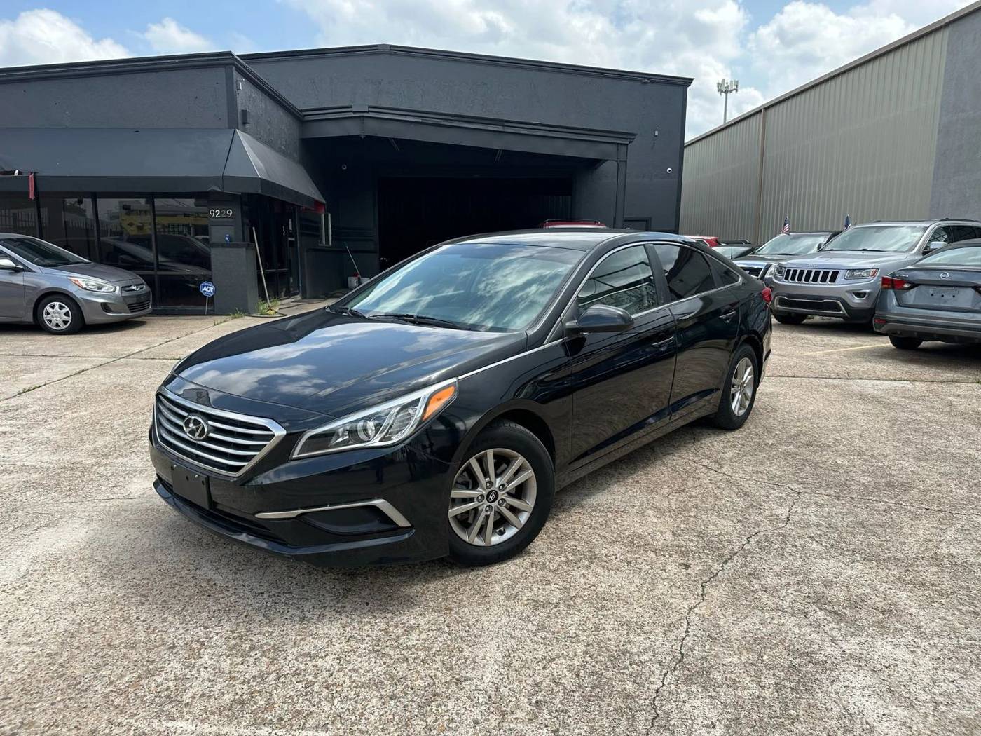 2017 Hyundai Sonata SE — Sedan — 125,404 mi — Houston, TX