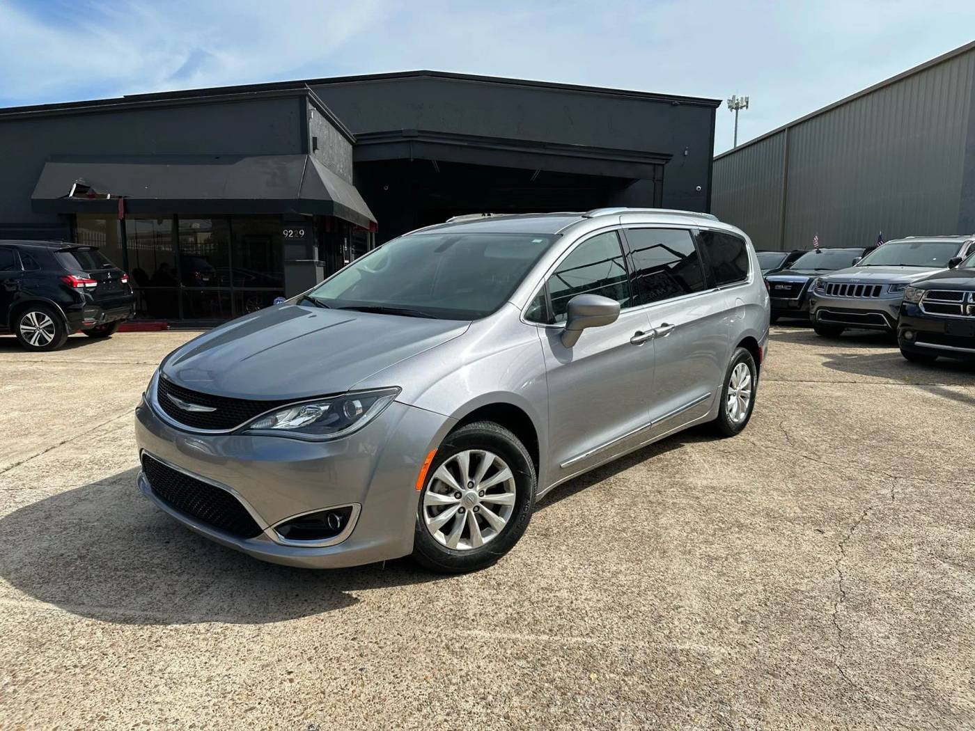 2020 Chrysler Pacifica Touring L — Minivan — 58,441 mi — Houston, TX
