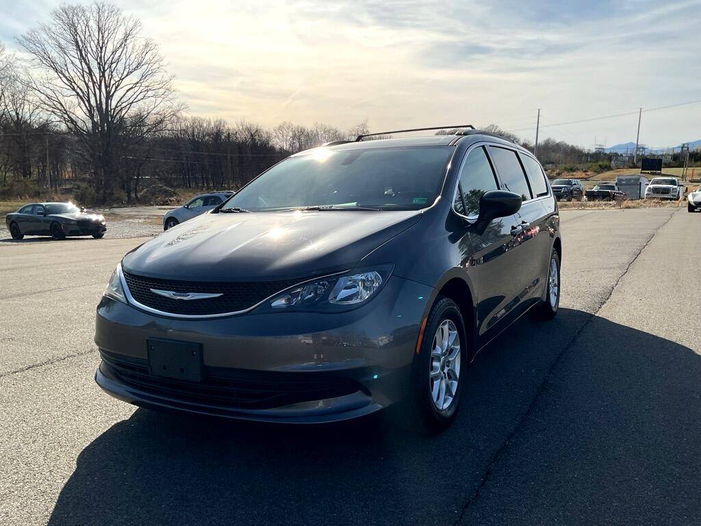 2020 Chrysler Voyager LXI — Minivan — 91,684 mi — Forest, VA