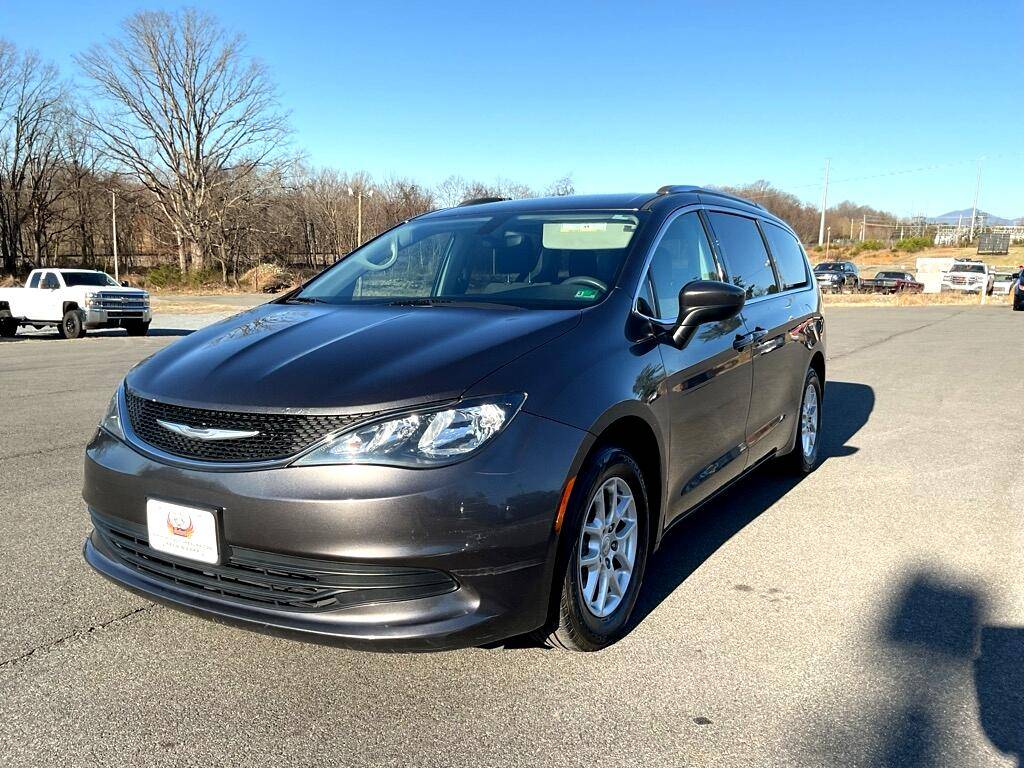 2017 Chrysler Pacifica Touring — Minivan — 131,514 mi — Forest, VA