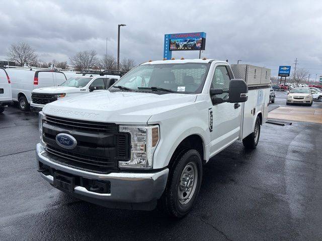 2019 Ford Super Duty F-350 Chassis Cab XL — Chassis Cab Truck — 126,840 mi — Avon, IN