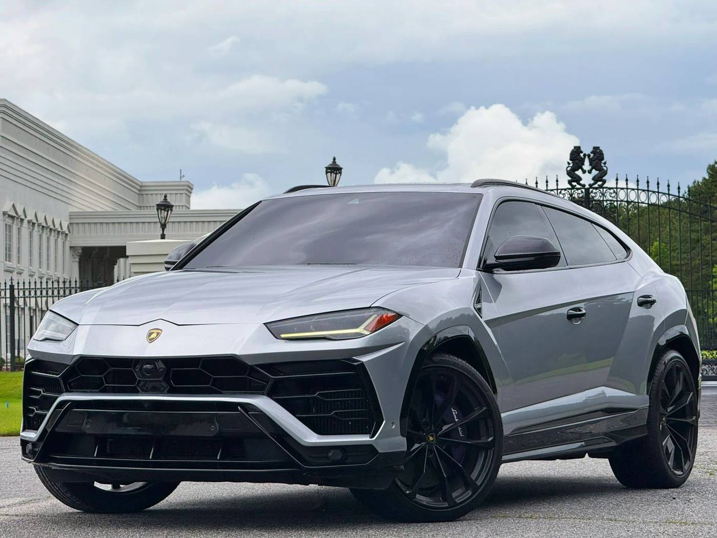 2019 Lamborghini Urus Standard