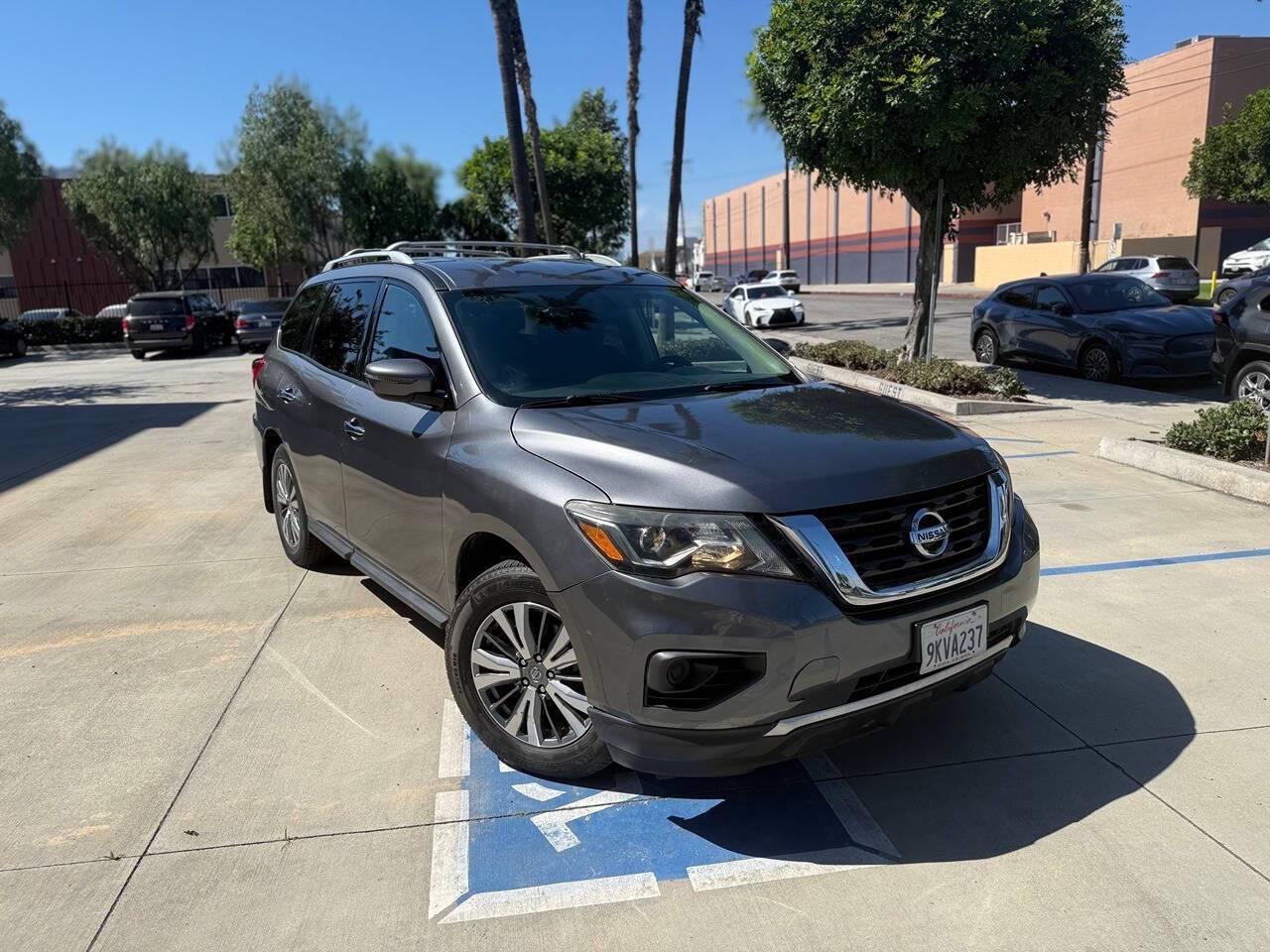 2020 Nissan Pathfinder S — SUV — 128,310 mi — Los Angeles, CA