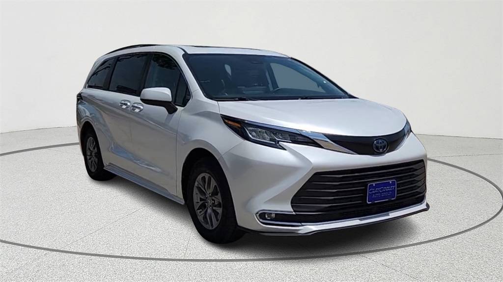 2023 Toyota Sienna XLE — Minivan — 75,651 mi — Arlington, TX