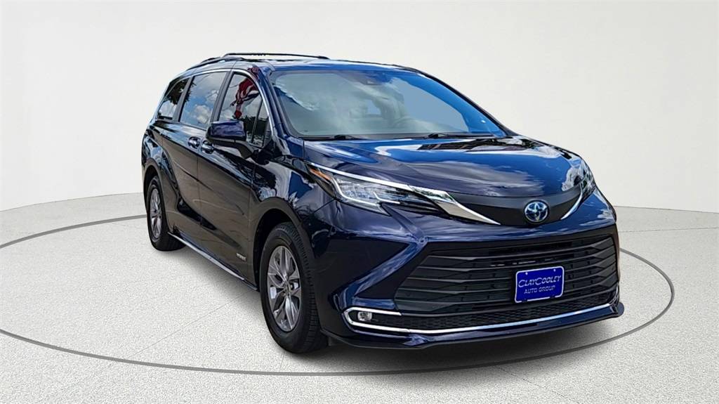 2021 Toyota Sienna XLE — Minivan — 71,468 mi — Arlington, TX