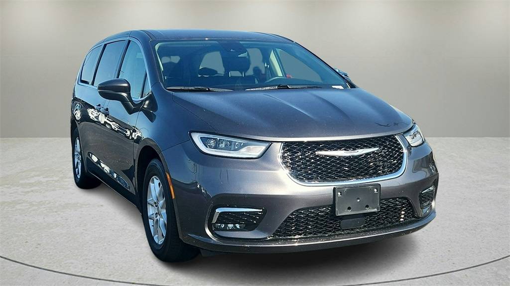 2023 Chrysler Pacifica Touring L — Minivan — 60,473 mi — Arlington, TX