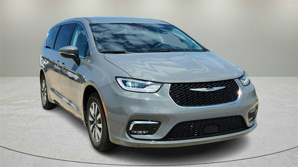2023 Chrysler Pacifica Hybrid Touring L — Minivan — 64,173 mi — Arlington, TX