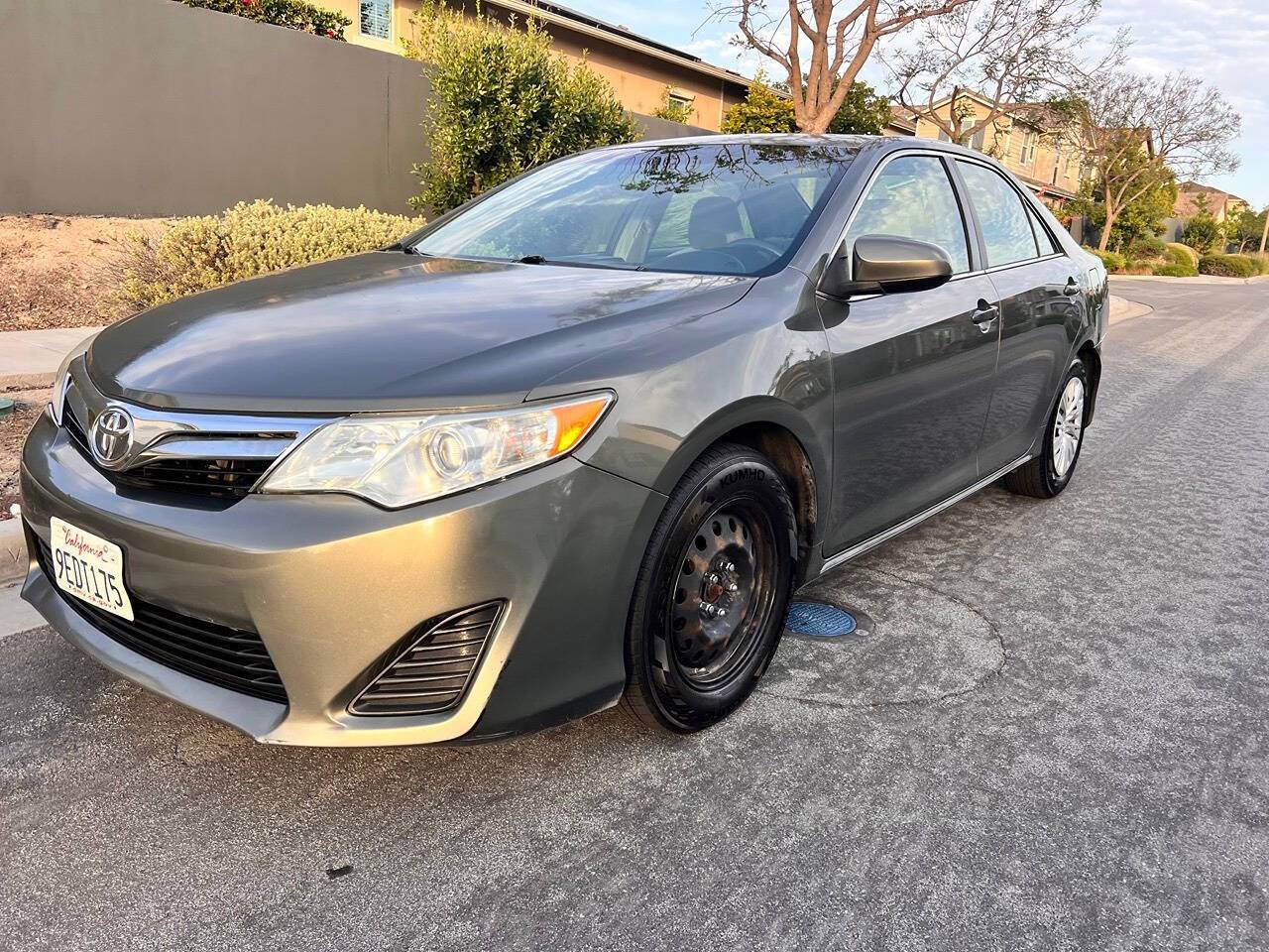 2014 Toyota Camry LE — Sedan — 182,000 mi — Huntington Beach, CA