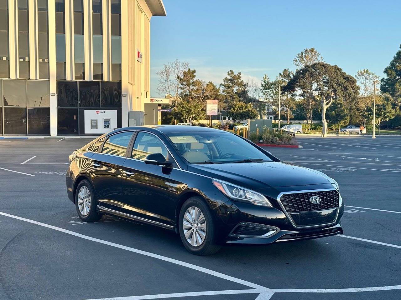 2016 Hyundai Sonata Hybrid SE — Sedan — 111,700 mi — Huntington Beach, CA