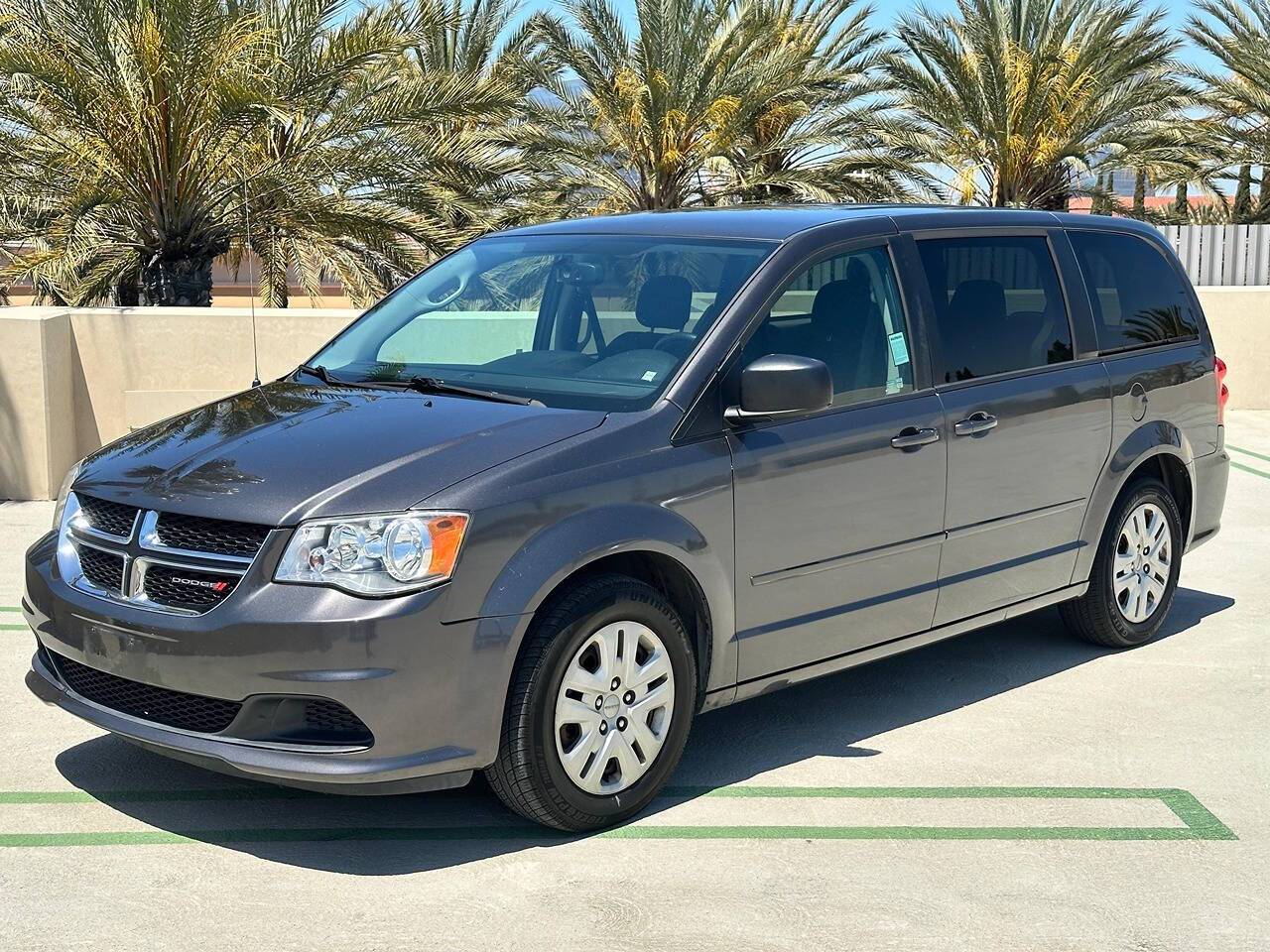 2017 Dodge Grand Caravan SE — Minivan — 105,000 mi — Huntington Beach, CA