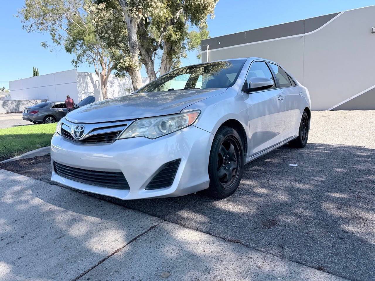 2014 Toyota Camry LE — Sedan — 87,000 mi — Huntington Beach, CA
