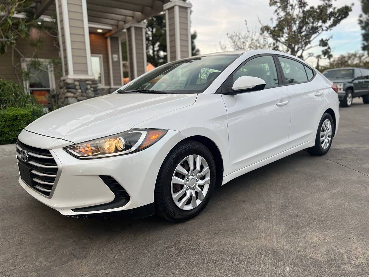 2017 Hyundai Elantra SE — Sedan — 96,000 mi — Huntington Beach, CA