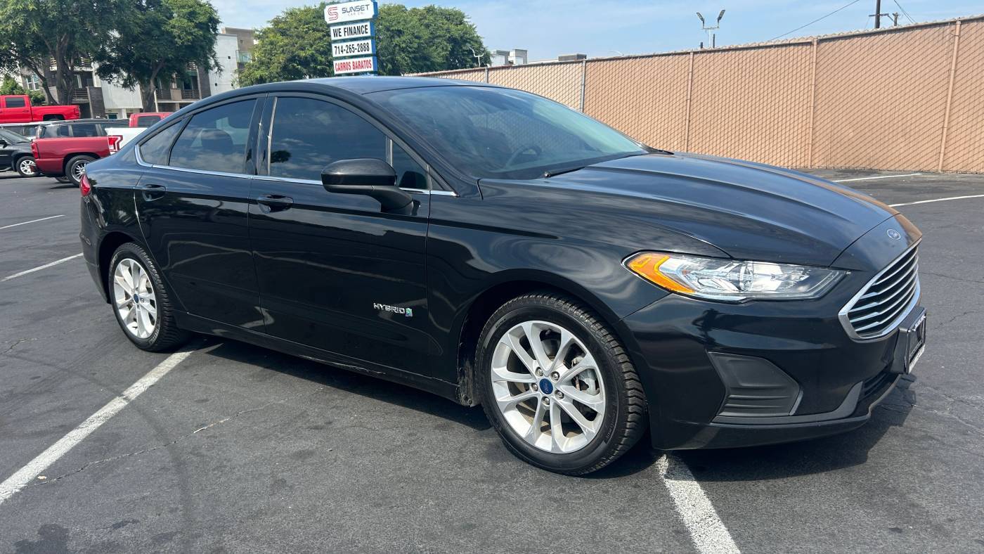 2019 Ford Fusion Hybrid SE — Sedan — 83,269 mi — Santa Ana, CA
