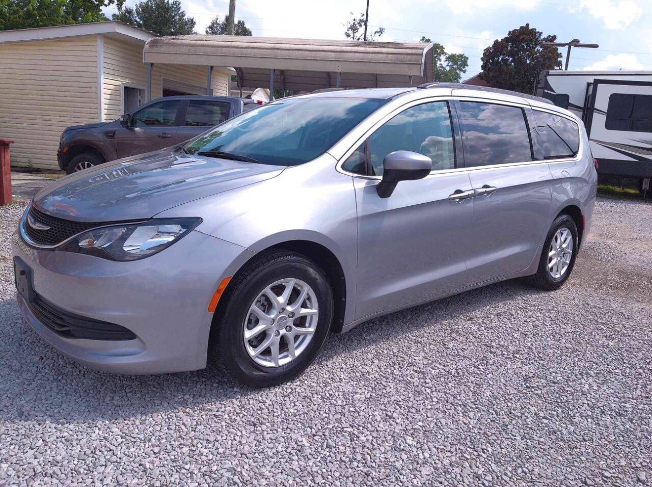 2020 Chrysler Voyager LXI — Minivan — 100,200 mi — Picayune, MS