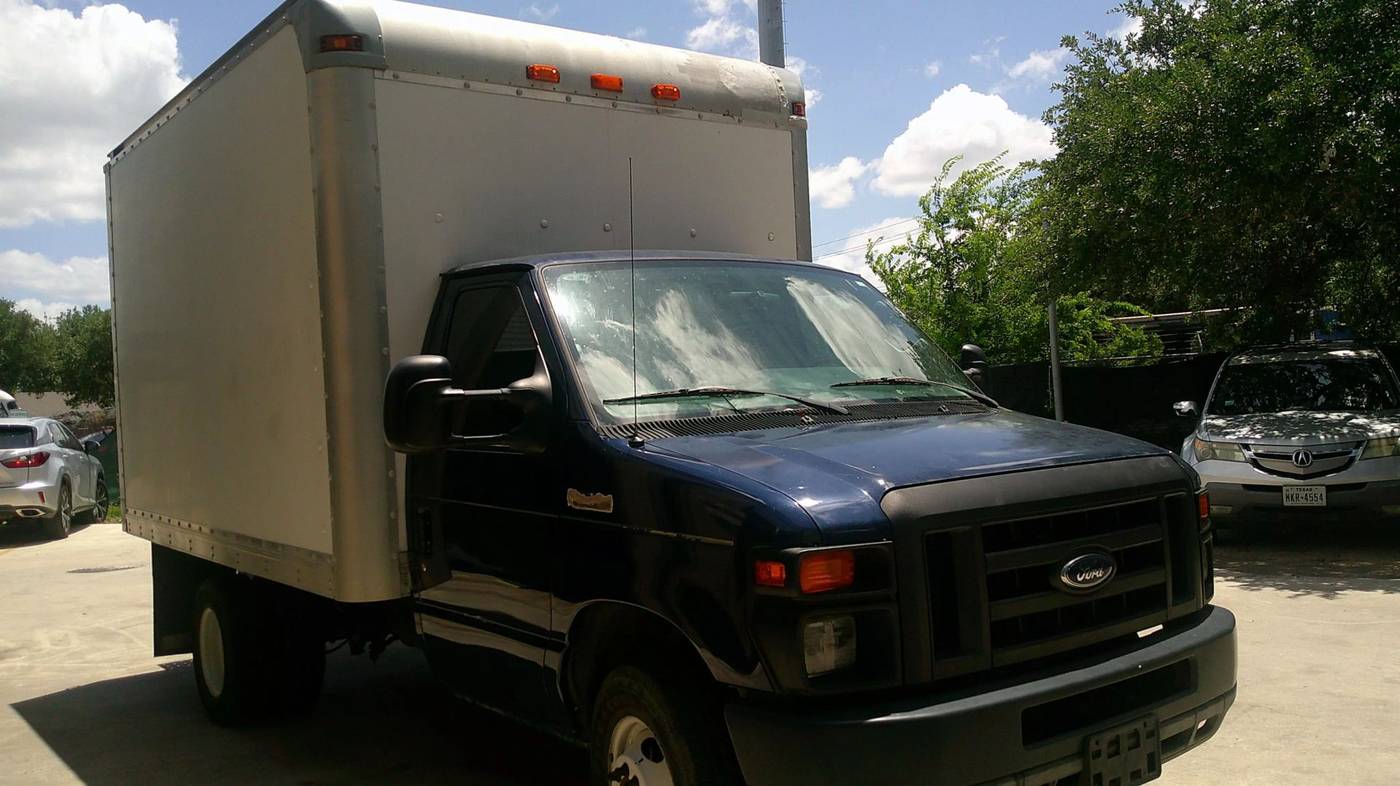 2010 Ford Econoline Commercial Cutaway E-350 — Chassis Cab Truck — 17,821 mi — San Antonio, TX