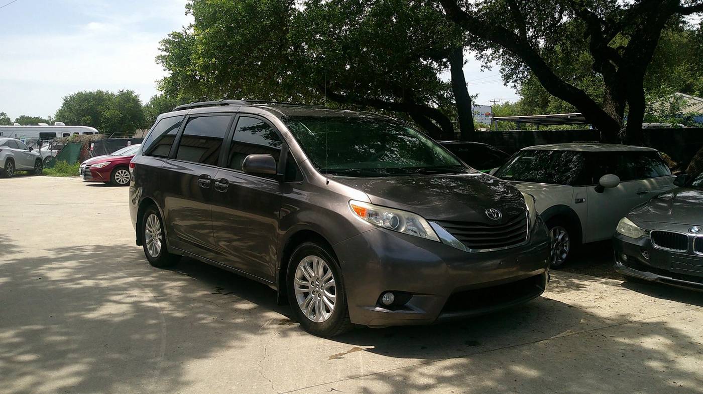 2014 Toyota Sienna XLE — Minivan — 152,750 mi — San Antonio, TX
