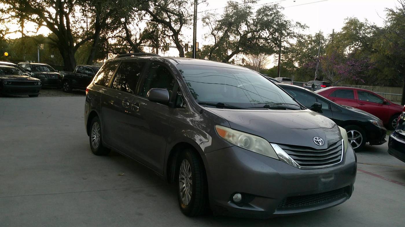 2011 Toyota Sienna XLE — Minivan — 187,377 mi — San Antonio, TX
