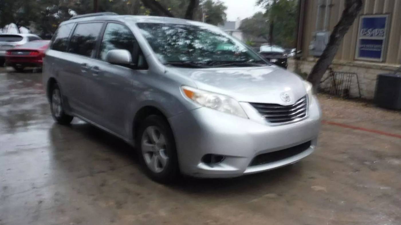 2011 Toyota Sienna LE — Minivan — 162,665 mi — San Antonio, TX