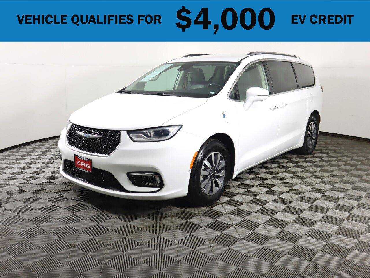 2021 Chrysler Pacifica Hybrid Touring L — Minivan — 71,997 mi — Lynnwood, WA