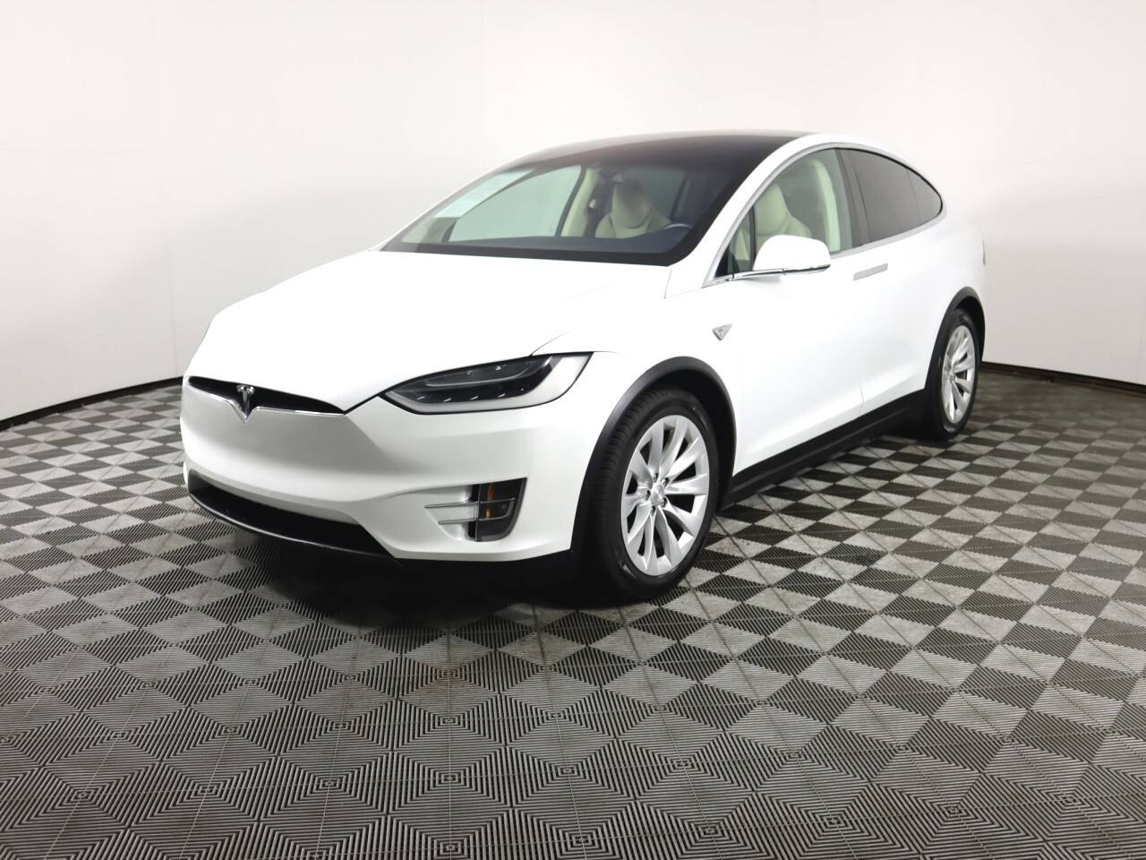 2016 Tesla Model X 90D — SUV — 87,154 mi — Lynnwood, WA