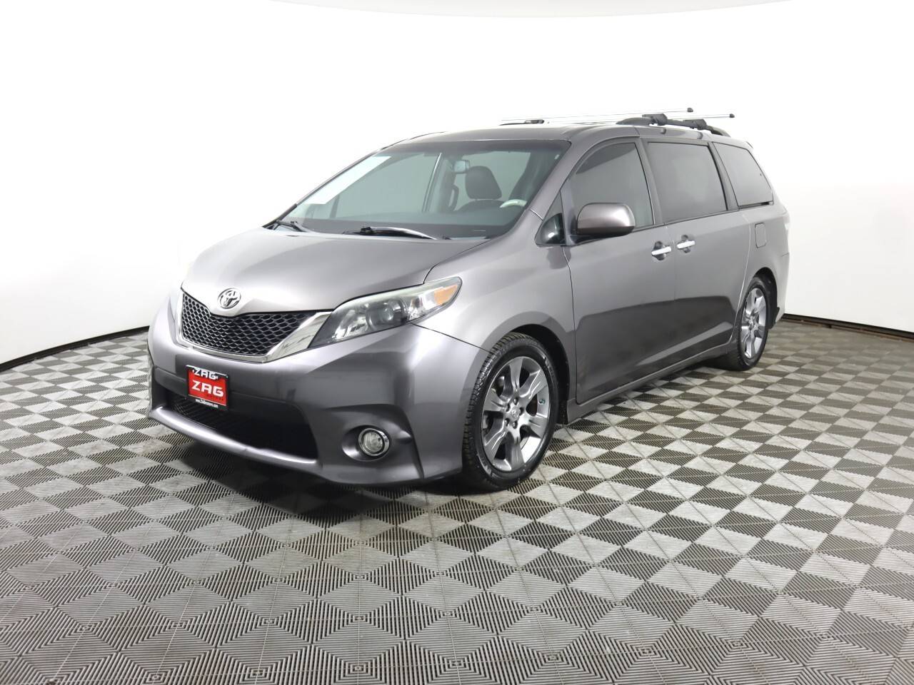 2014 Toyota Sienna SE — Minivan — 87,151 mi — Lynnwood, WA