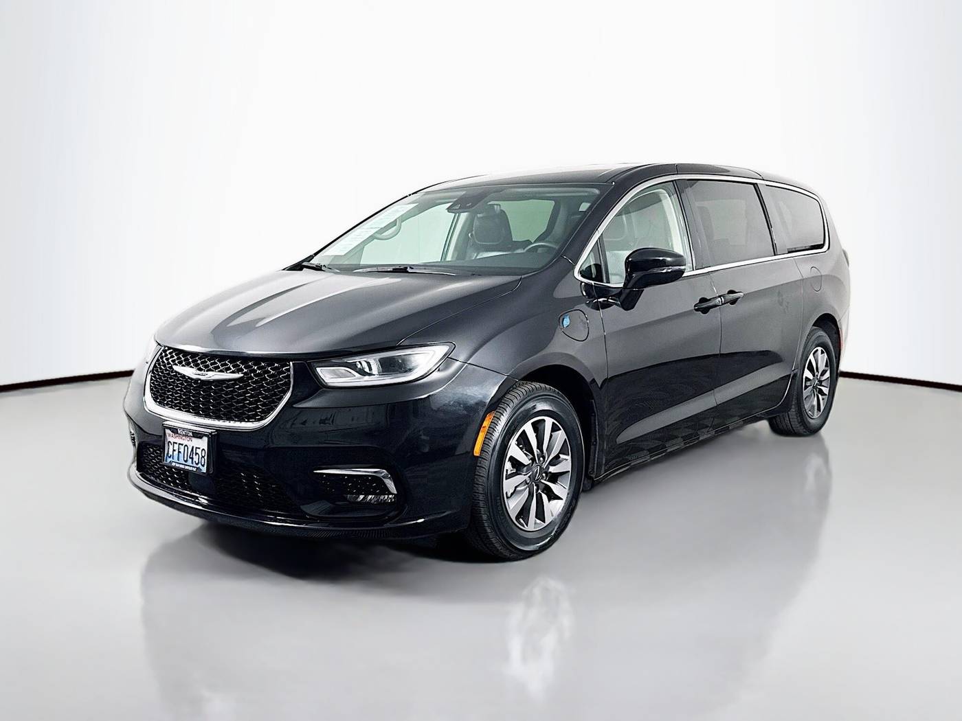 2022 Chrysler Pacifica Hybrid Touring L — Minivan — 61,909 mi — Lynnwood, WA