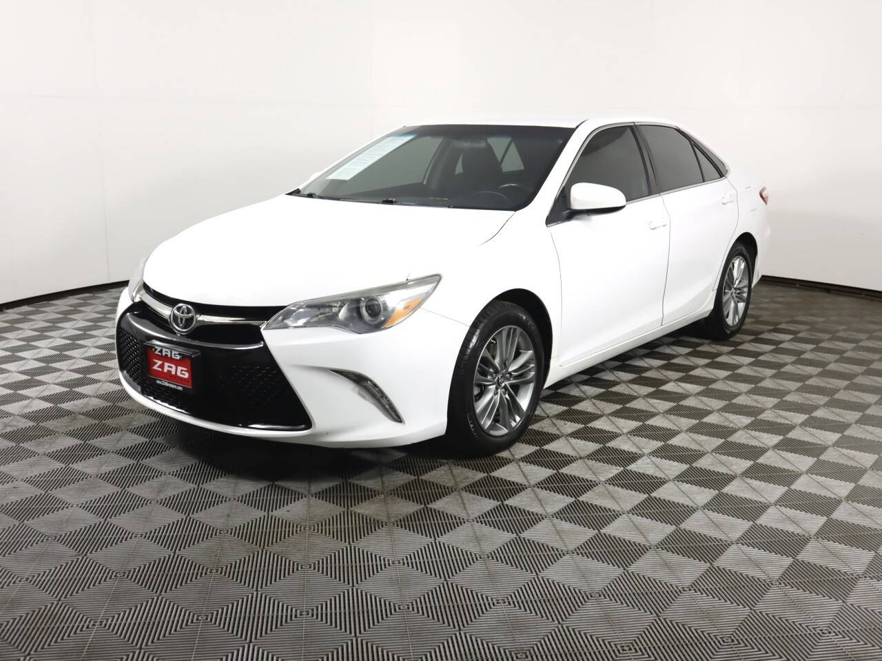 2015 Toyota Camry SE — Sedan — 95,852 mi — Lynnwood, WA