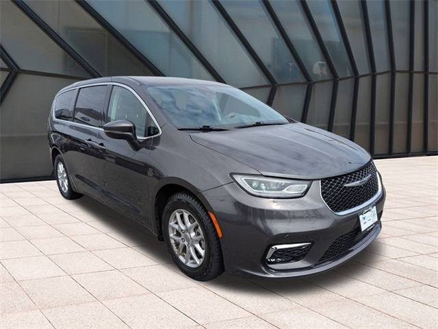 2023 Chrysler Pacifica Touring L — Minivan — 61,722 mi — New London, CT